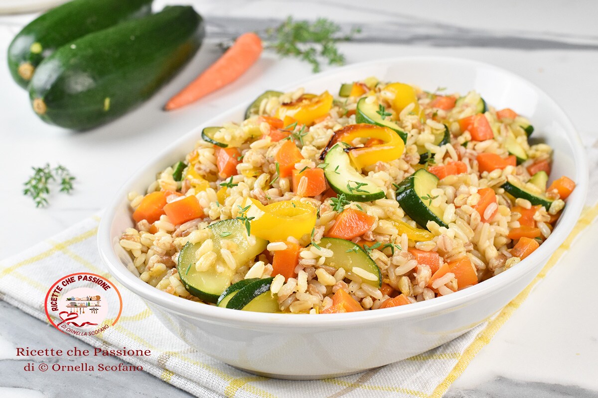 Salada de 5 cereais com legumes salteados na frigideira