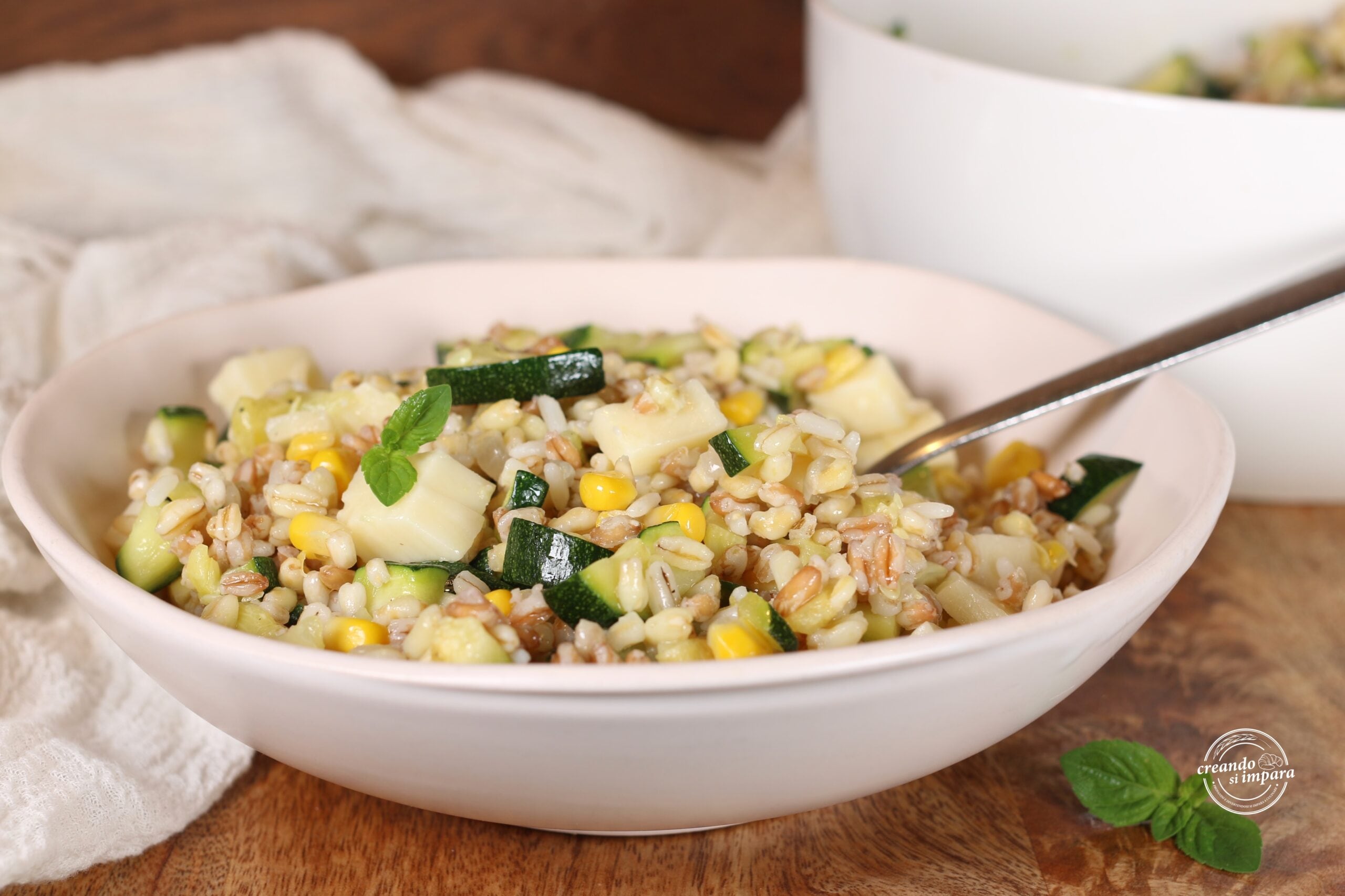 Salada de cereais com abobrinha