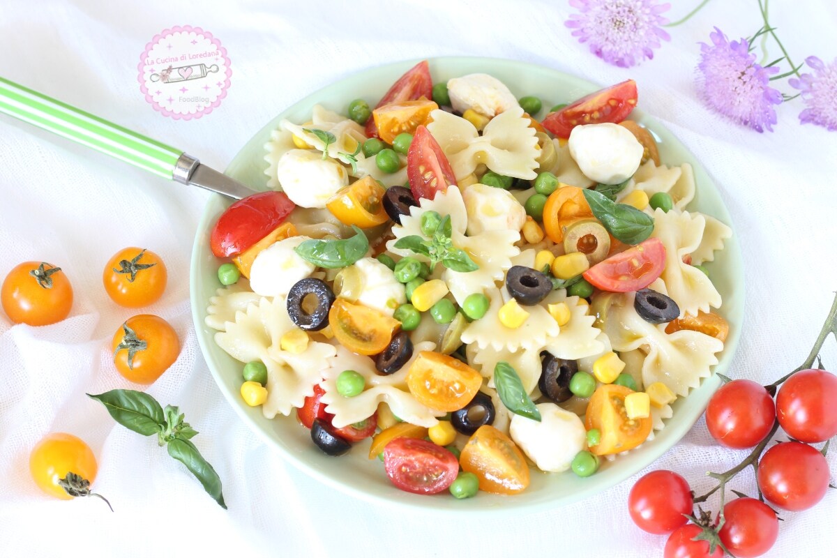 SALADA DE MACARRÃO COM TOMATINHOS um prato principal fresco