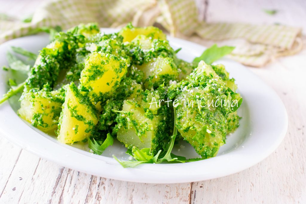 SALADA DE BATATA com PESTO de rúcula