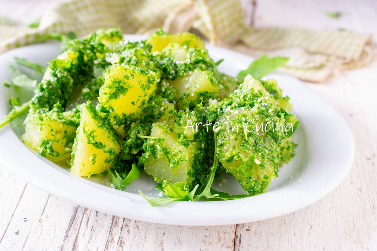 SALADA DE BATATA com PESTO de rúcula