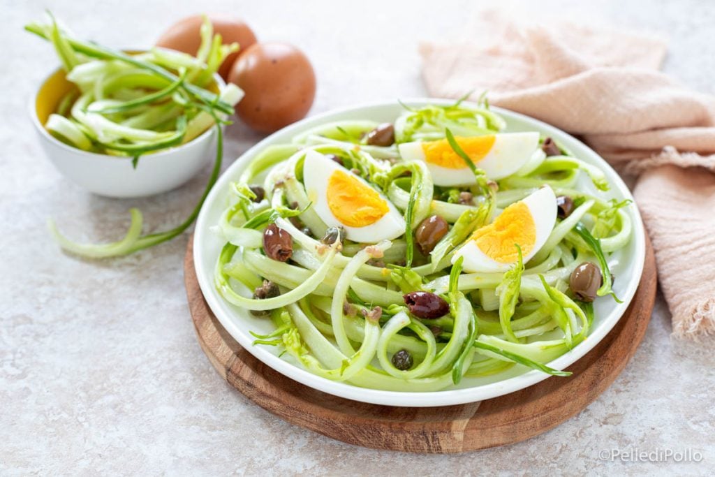 salada de puntarelle com ovos cozidos