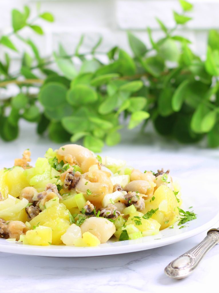 Salada de arroz, camarões, abacate e abobrinhas