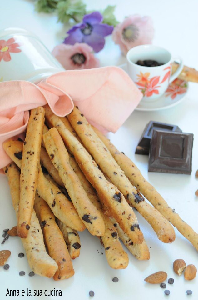 Grissini com chocolate e amêndoas