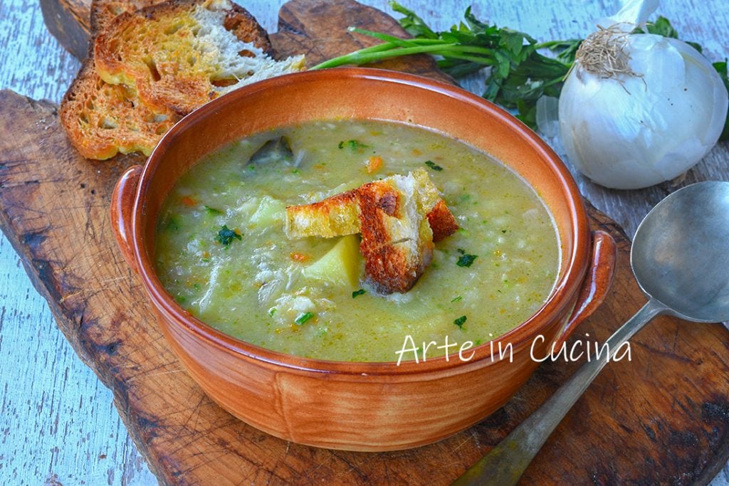 Sopa de cebolas e batatas