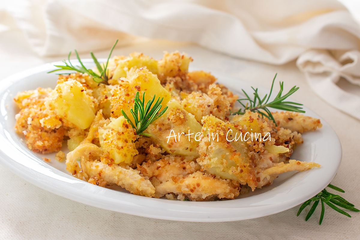 Tirinhos de frango e batatas gratinadas na frigideira