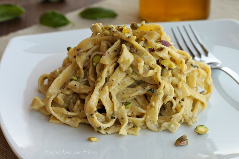 Tagliatelle cremosas ao pesto de pistache