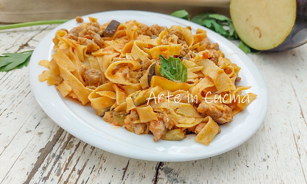 TAGLIATELLE BERINJELAS e linguiça