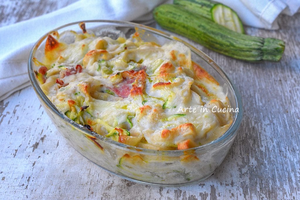 Tagliatelle com mozzarella e abobrinha ao forno