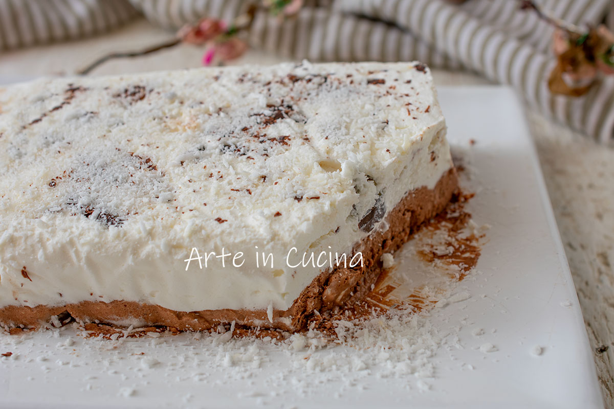 Lajota com mousse de chocolate e coco