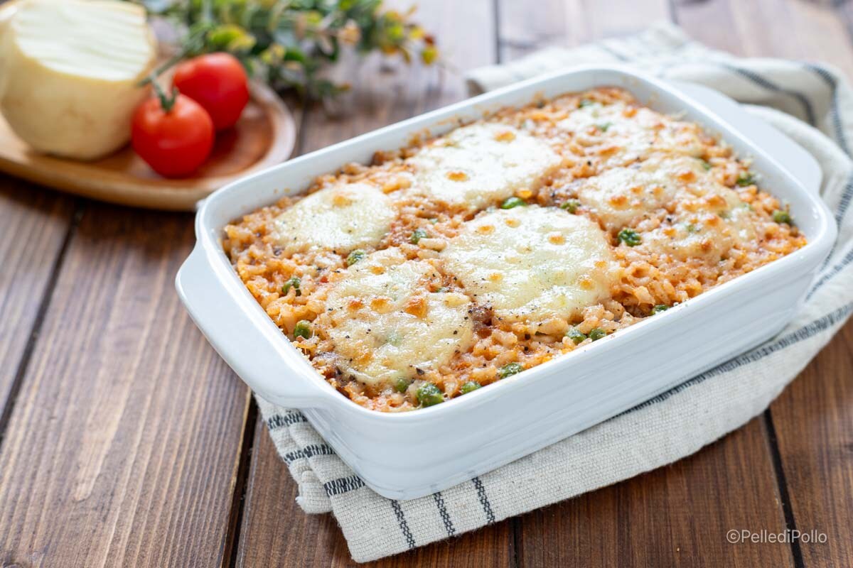 Timbale de arroz ao forno com ervilhas e linguiça