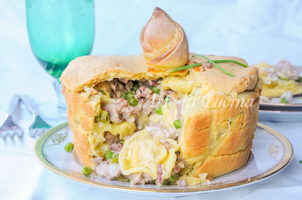 Timballo de tortellini ao forno cofre de Vênus