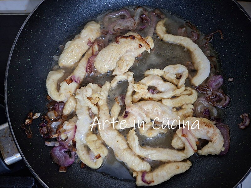 TIRAS de FRANGO na CERVEJA segundo prato super simples e saboroso