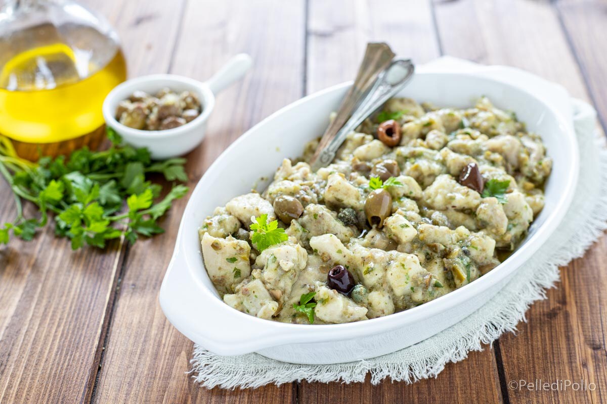 Tirinhas de frango com azeitonas e alcaparras