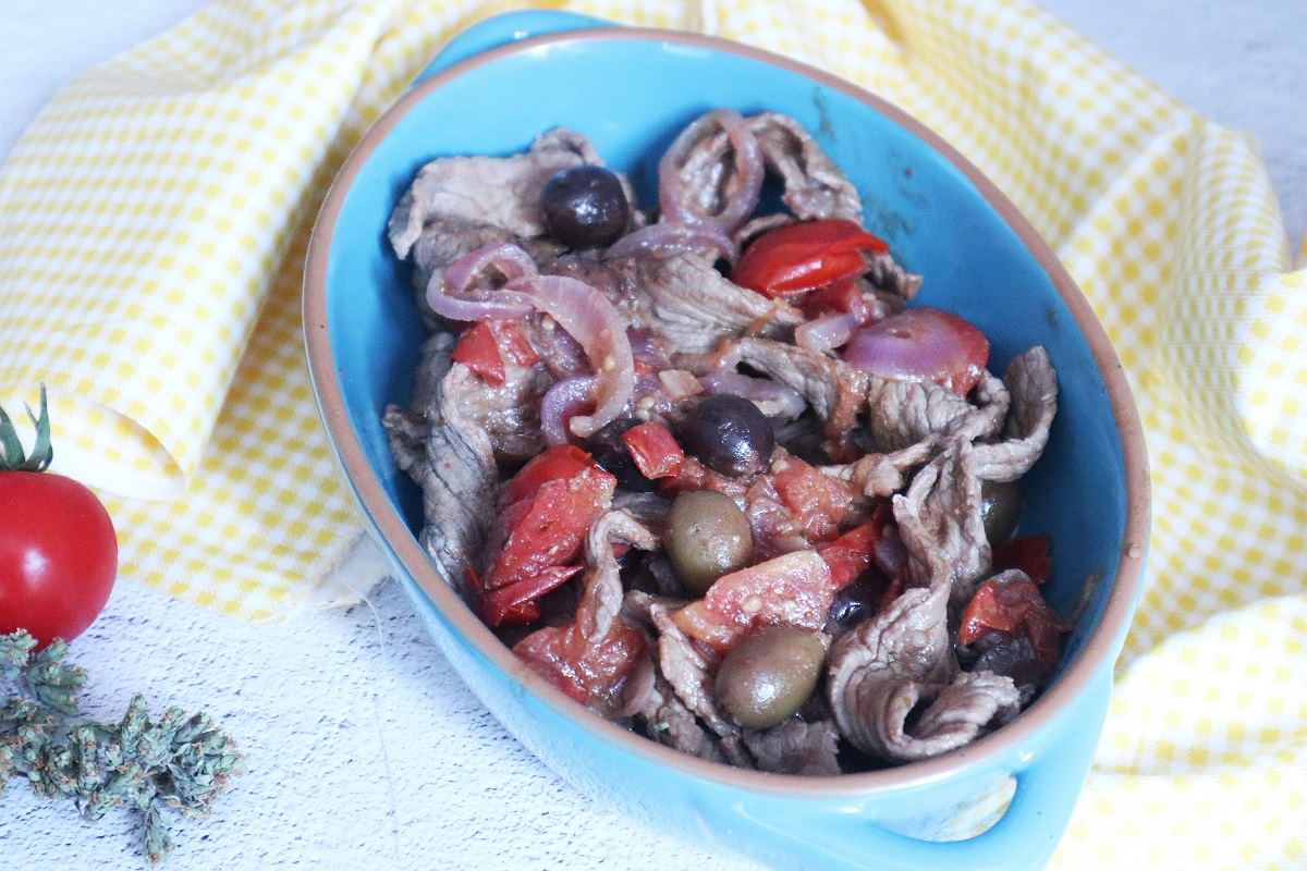 Tirinhos de vitela com tomatinhos