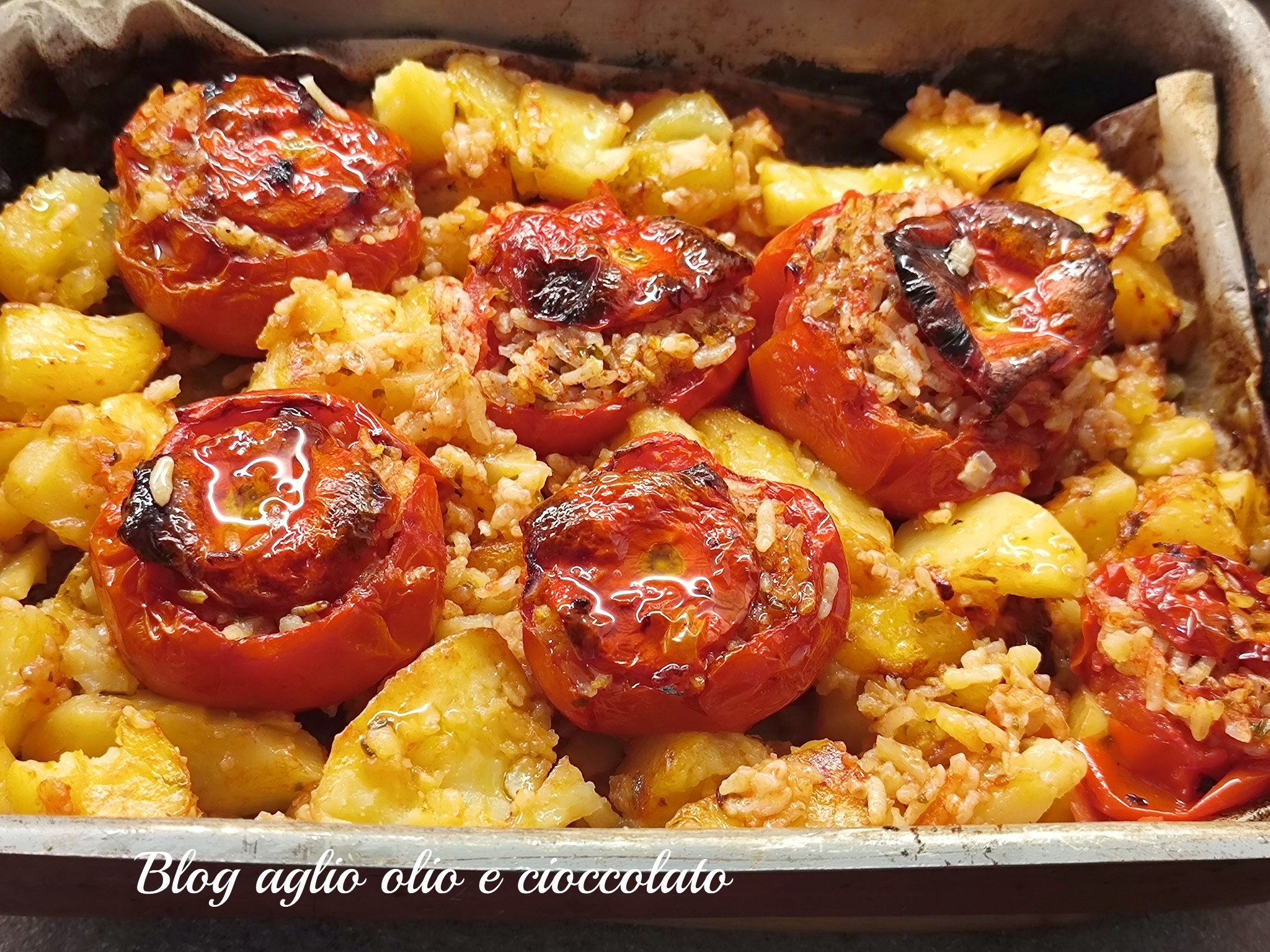 TOMATES RECHEADOS COM ARROZ À ROMANA COMO A VOVÓ FAZIA