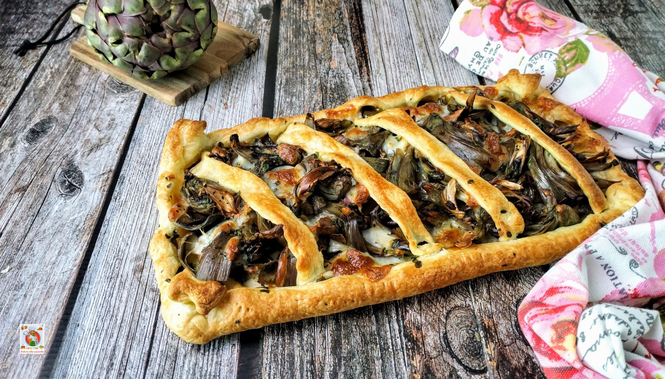Torta salgada com alcachofras, scamorza e presunto cozido: o rústico delicioso na forma e no sabor. Receita simples e apetitosa.