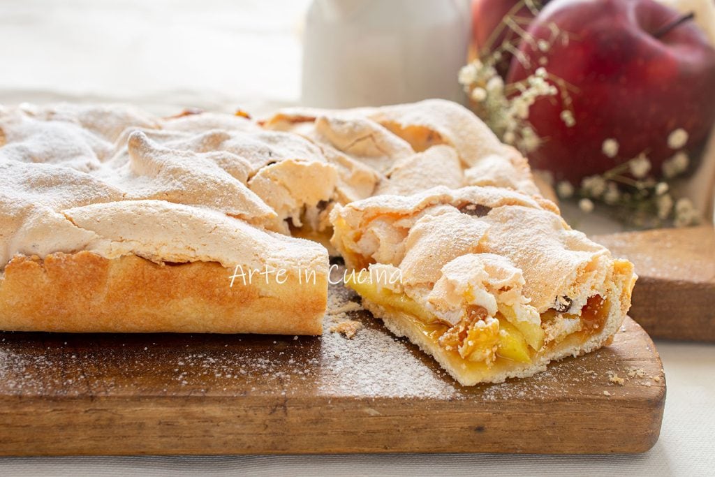 Torta eslava de maçã e uva-passa