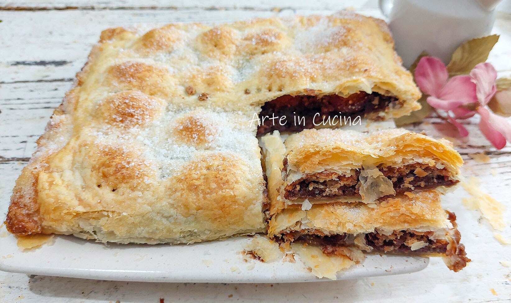 TORTA FOLHADA de CHOCOLATE e AMARETTI