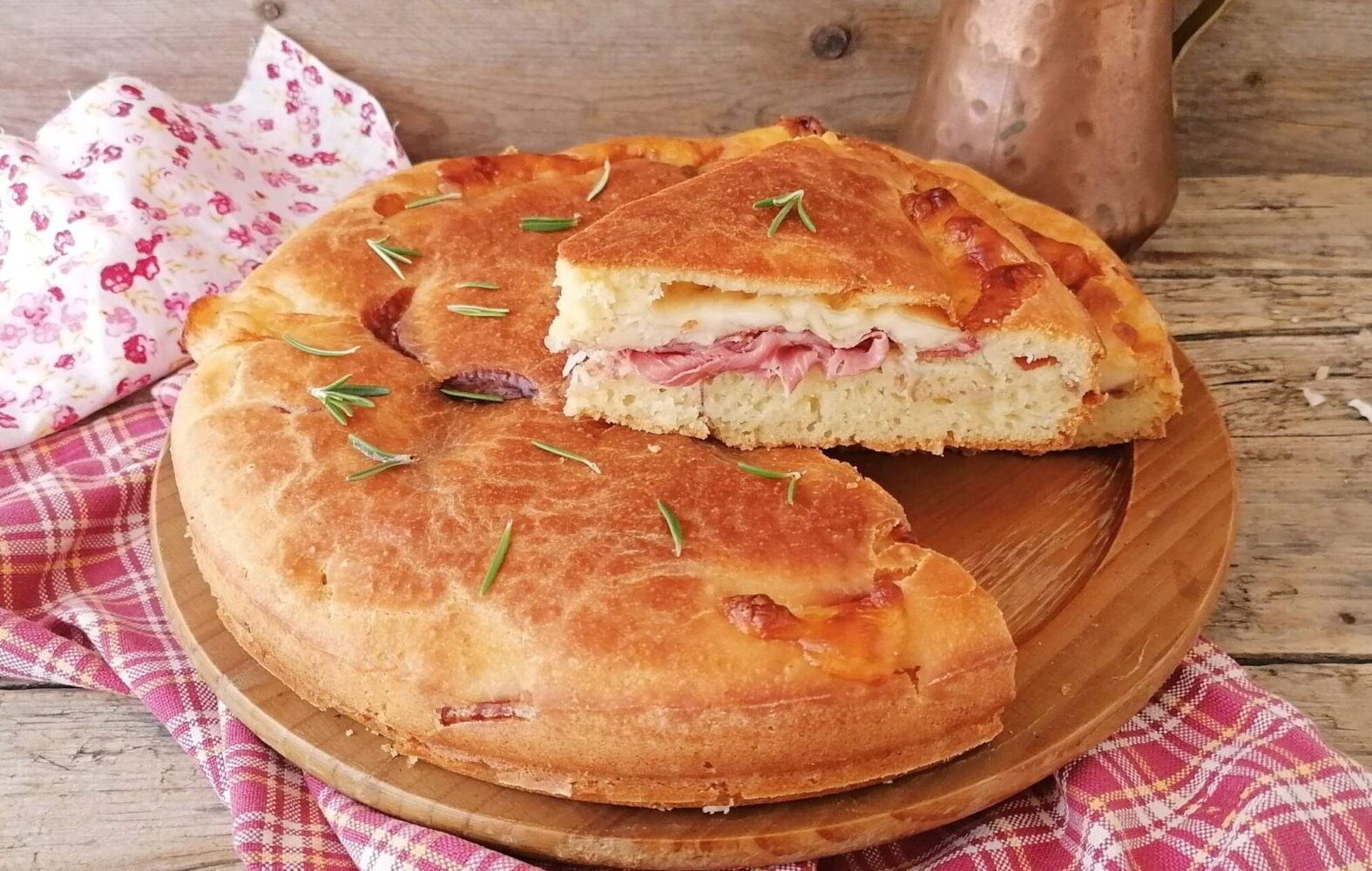 TORTA RÚSTICA RECHEADA SE PREPARA COM UMA COLHER