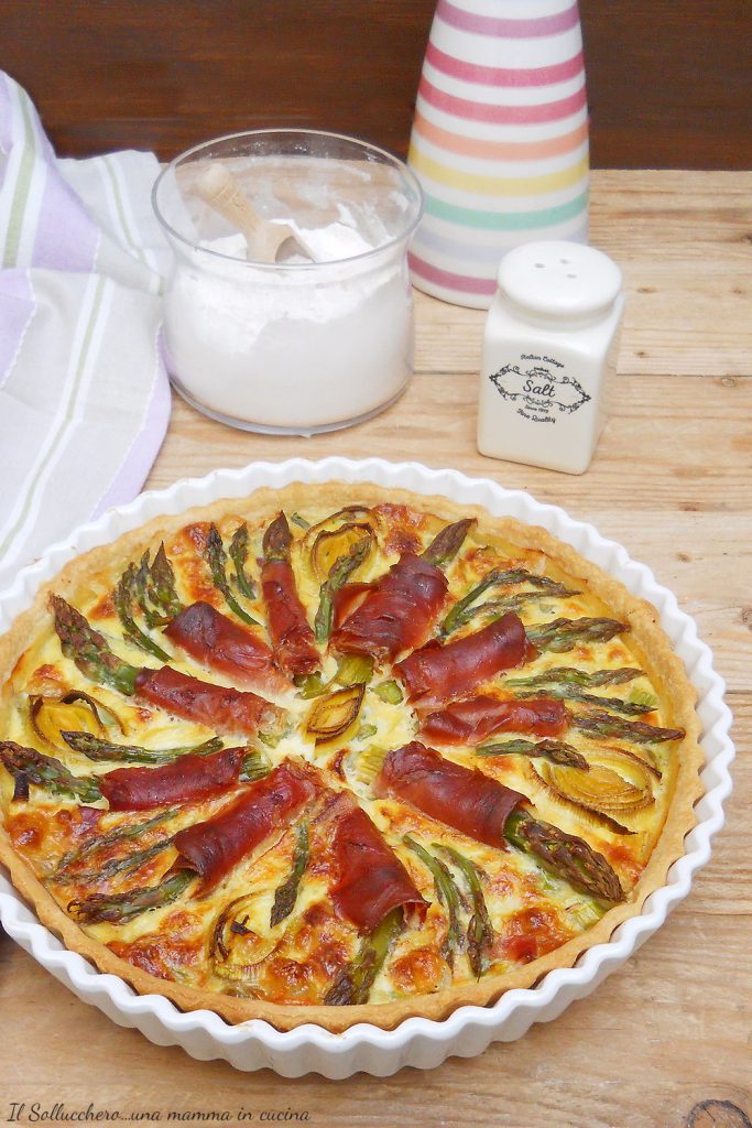 Torta salgada com aspargos e speck vert