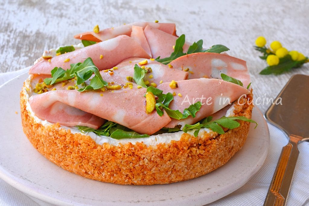 Torta salgada fria com mortadela