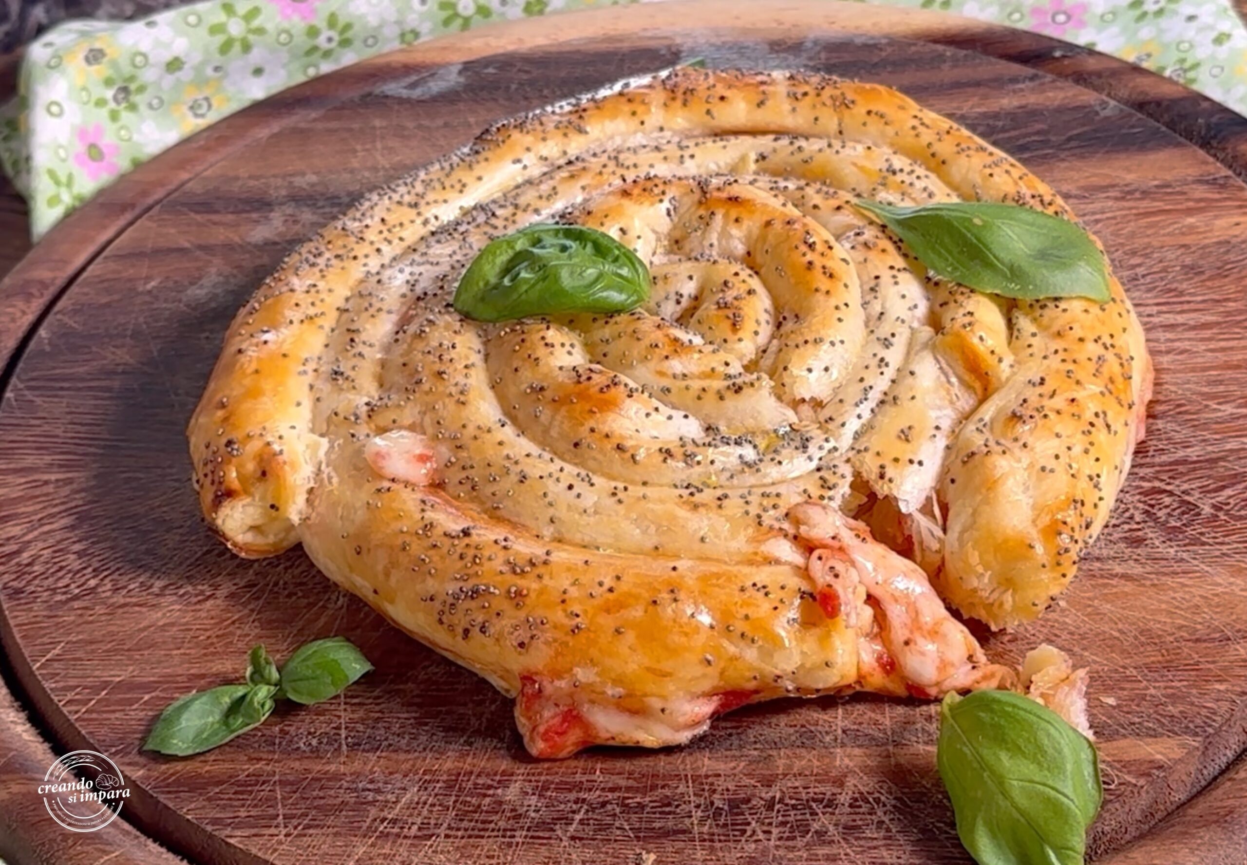 Torta salgada enrolada estilo pizzaiola