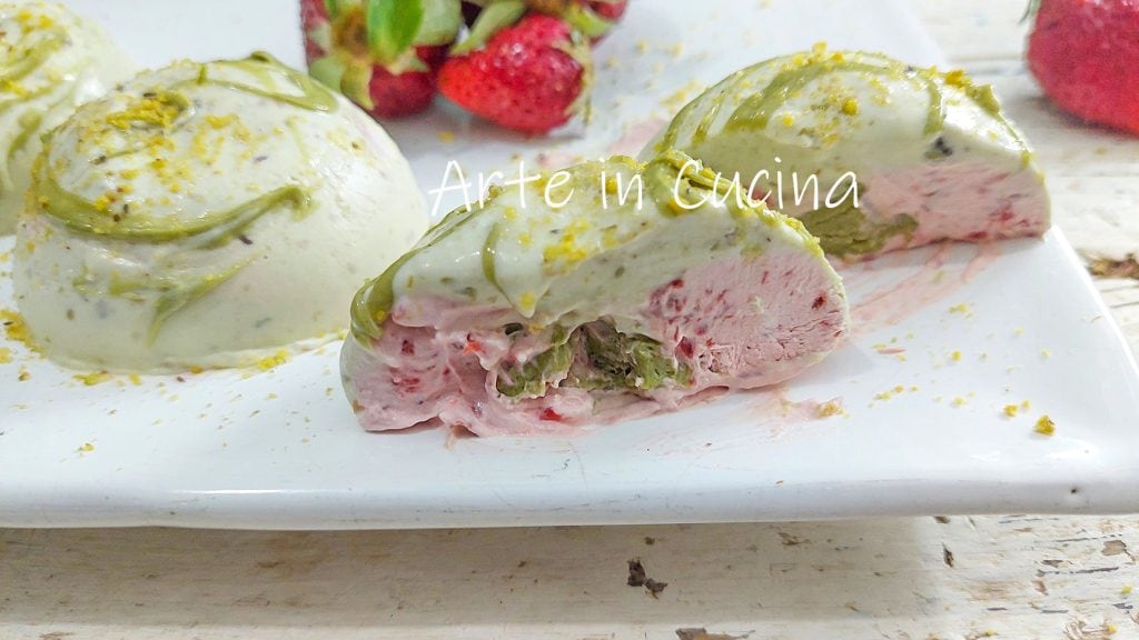 TORTINHAS SEMIFRIAS de MORANGO e PISTACHE