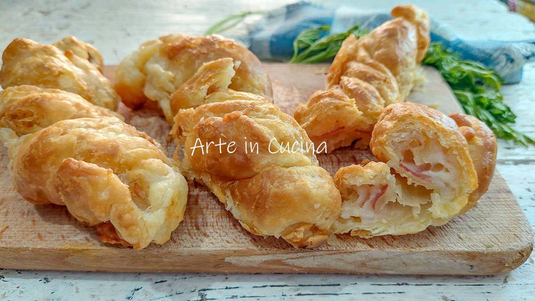 TRANÇAS SALGADAS com BACON e provolone