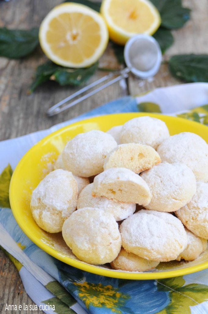 Biscoitos macios com aroma de limão