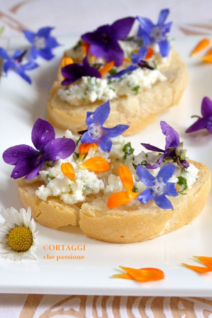 bruschettas com flores - Crostini RÁPIDOS frios com flores