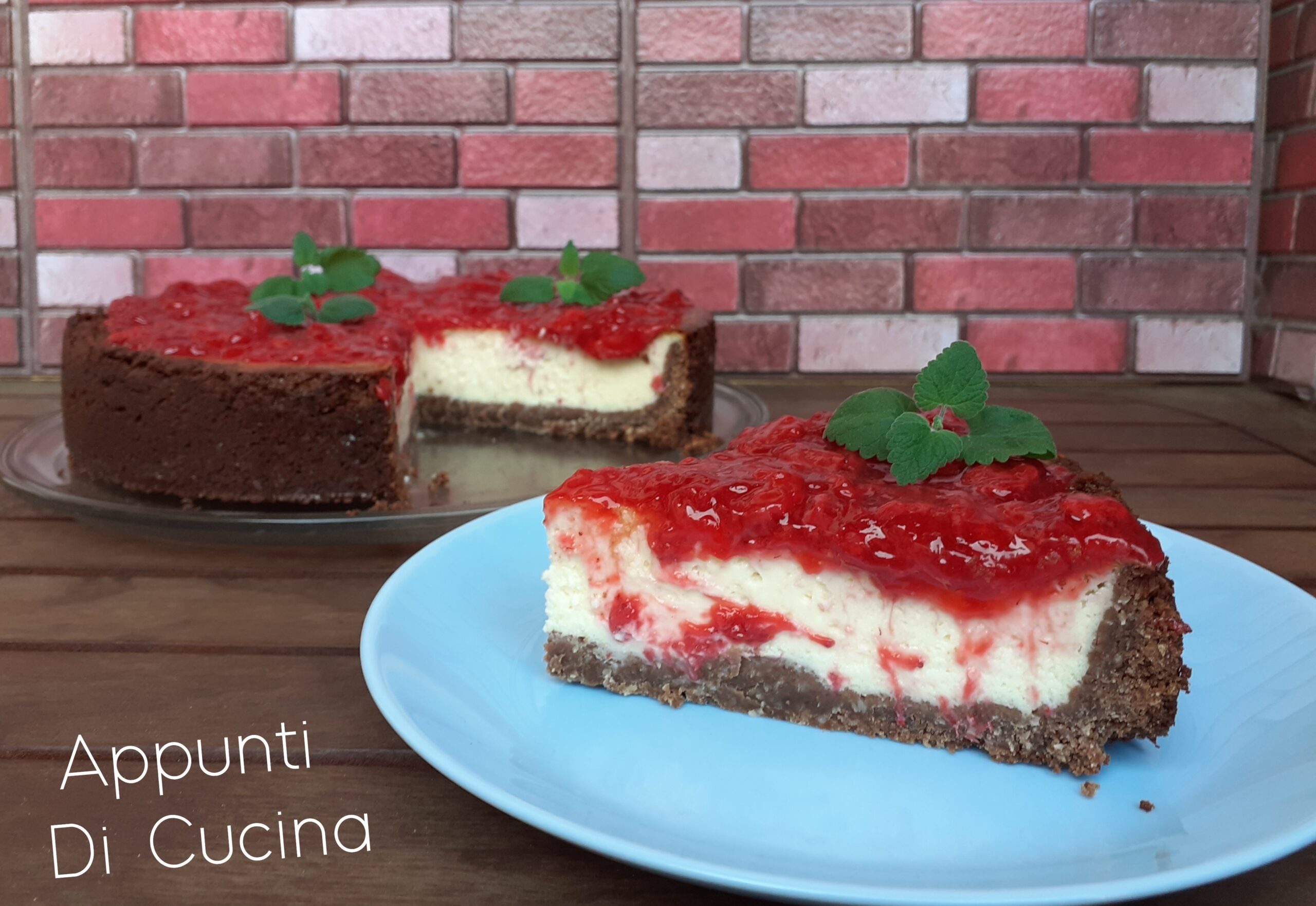 CHEESECAKE COM COMPOTA DE MORANGOS