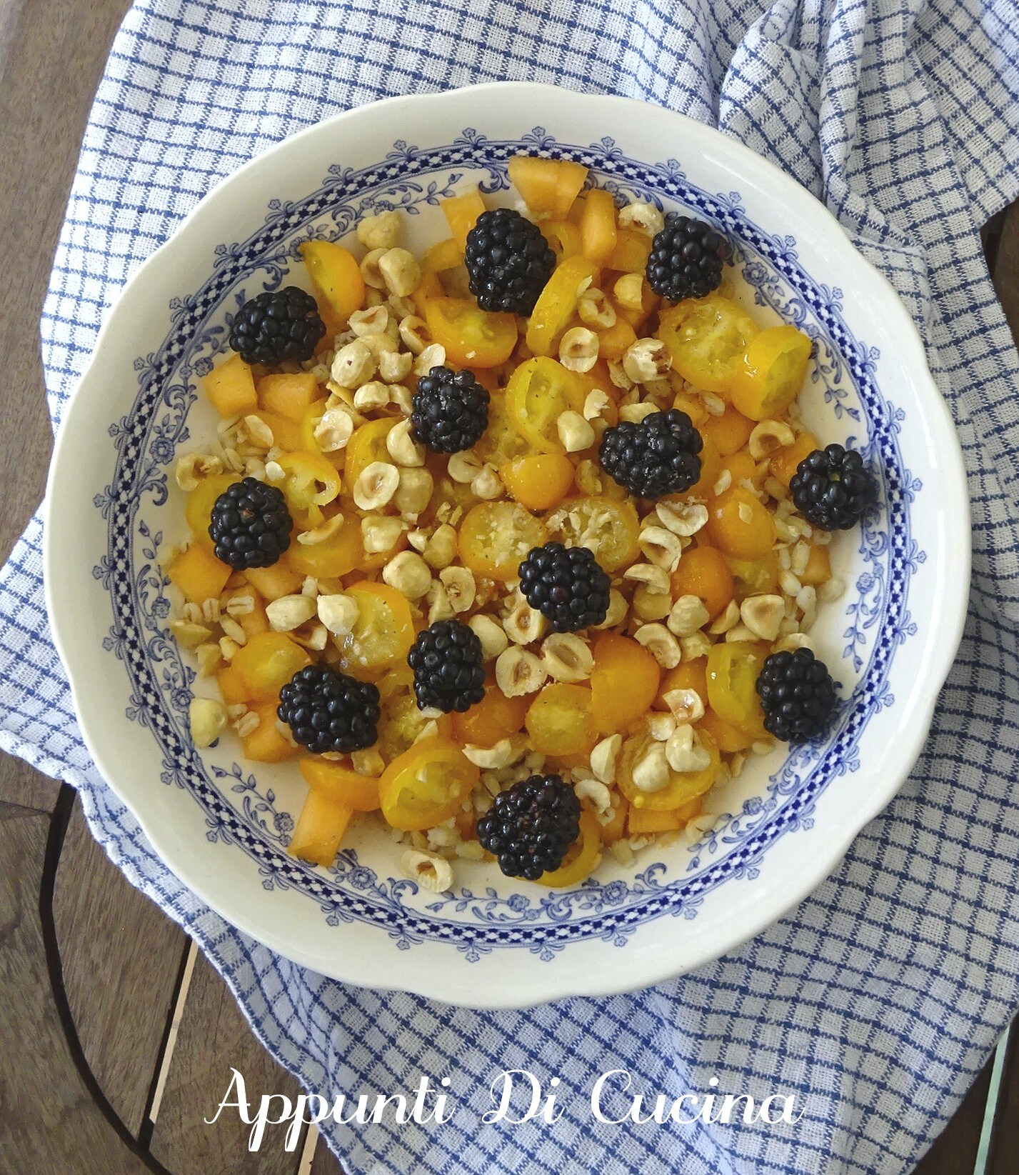 SALADA DE CEVADA, AMORAS E MELÃO
