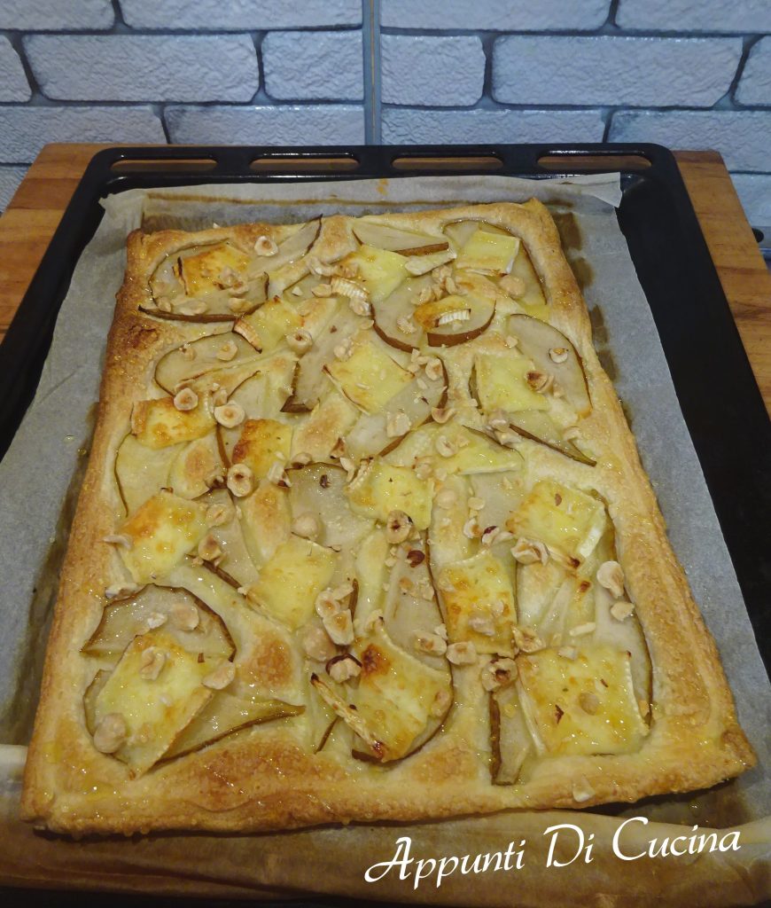 Folhado de peras e brie