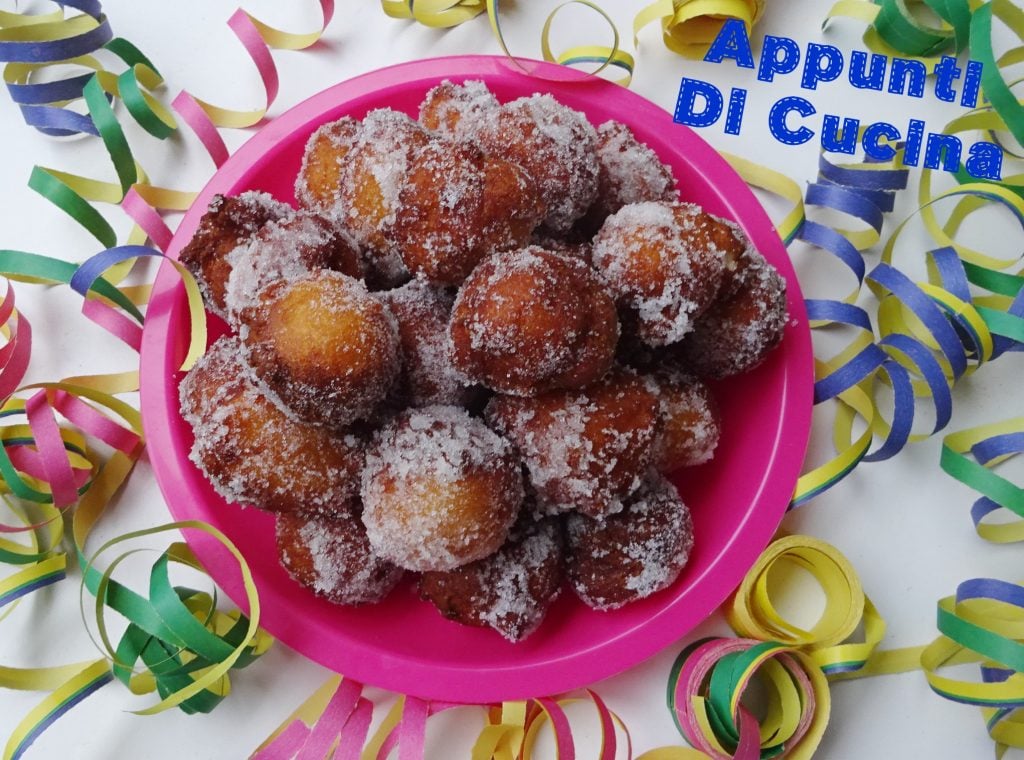 Castagnole ricotta e amaretto