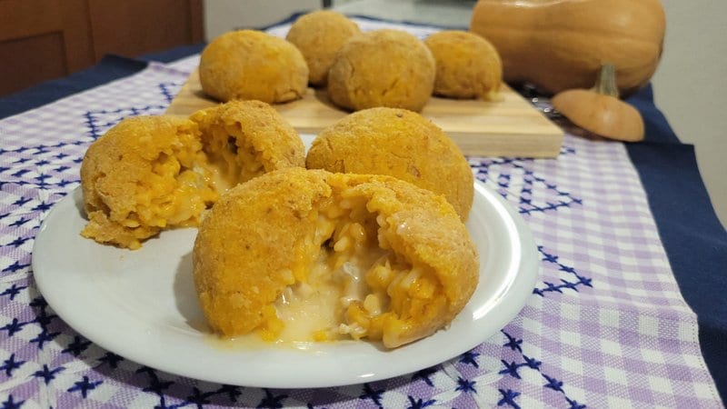 Arancine de abóbora e gorgonzola na fritadeira a ar