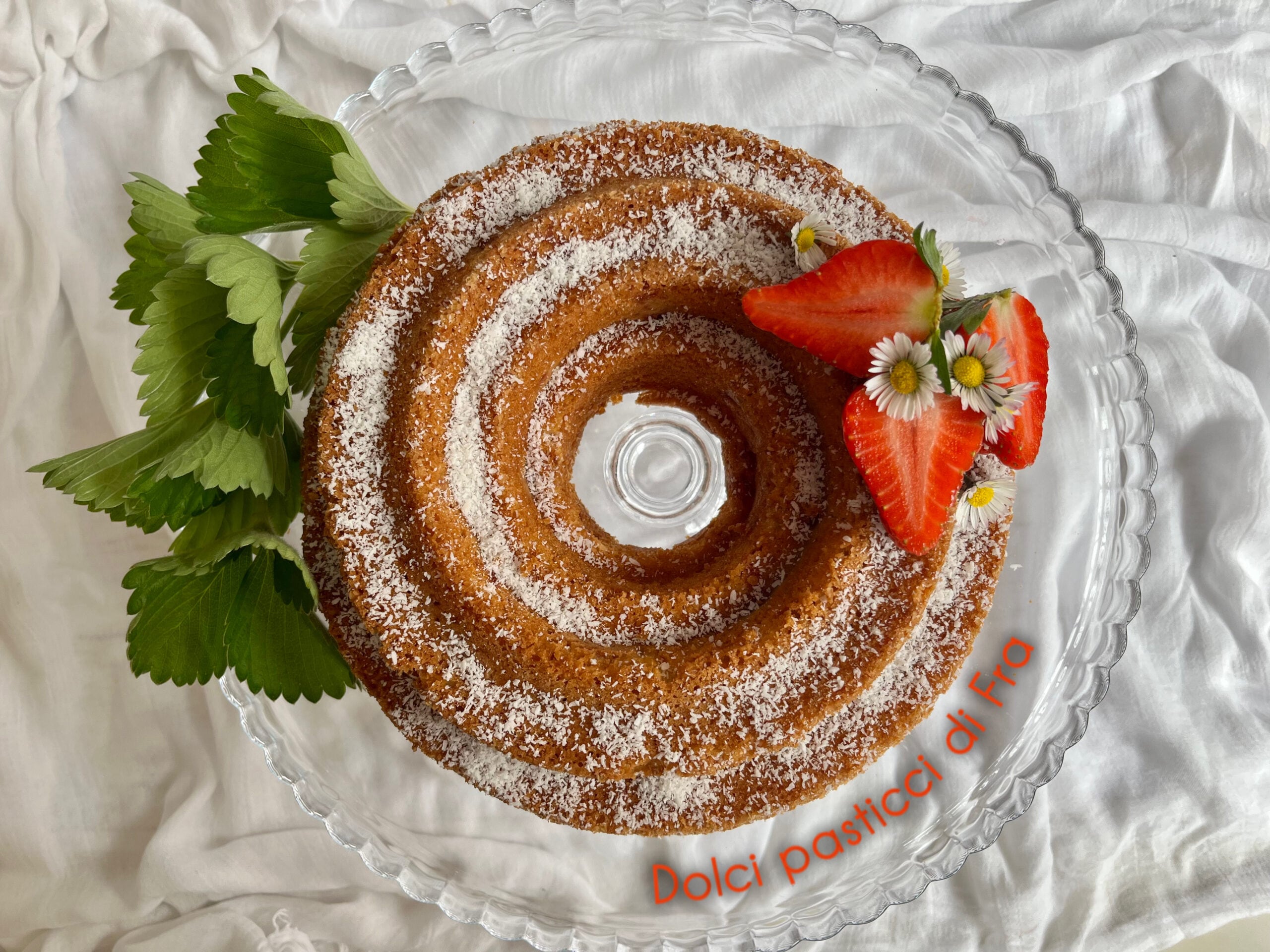 Bolo de Coco e Morangos sem Glúten