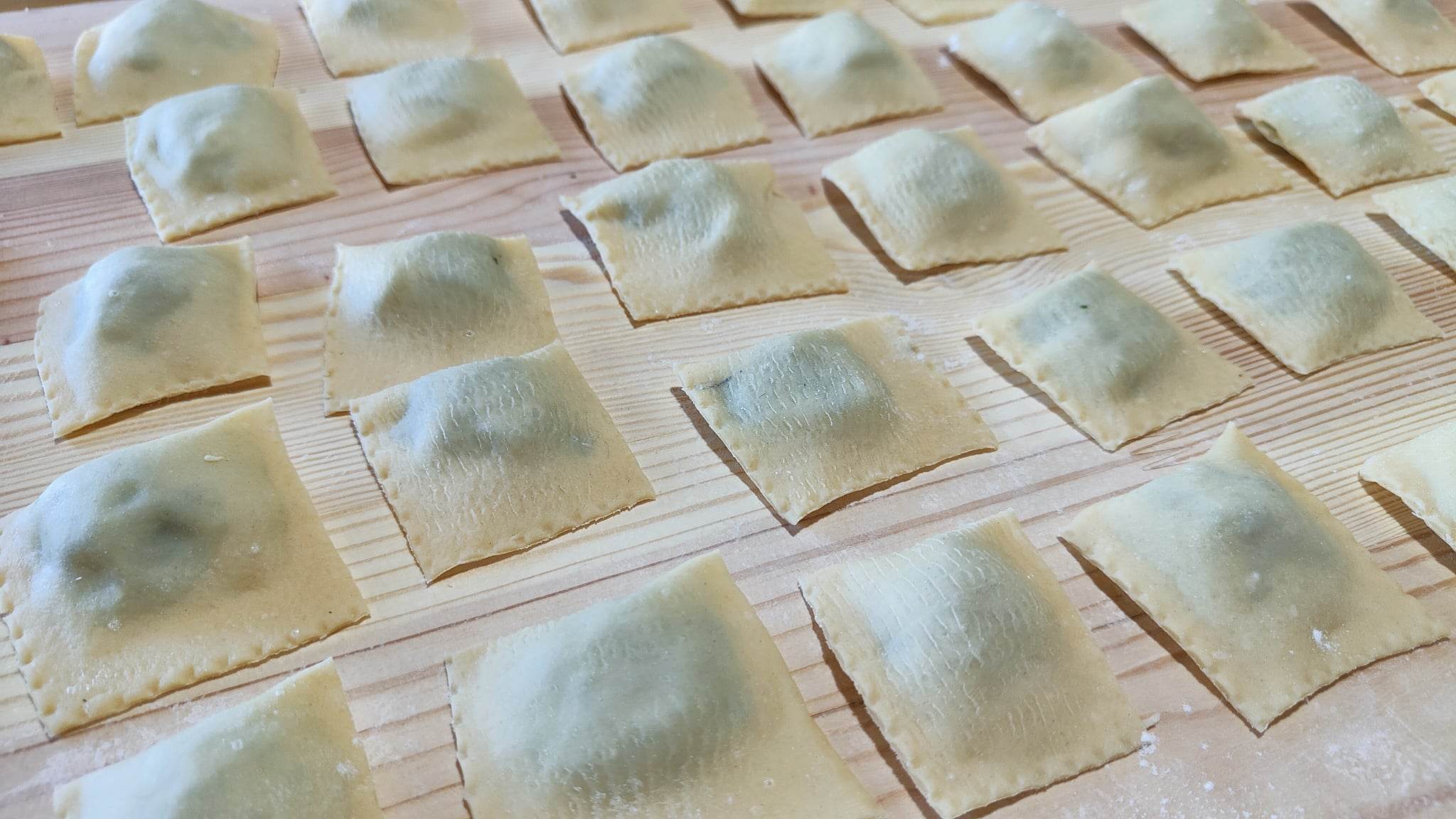 Ravioli com folhas de nabo