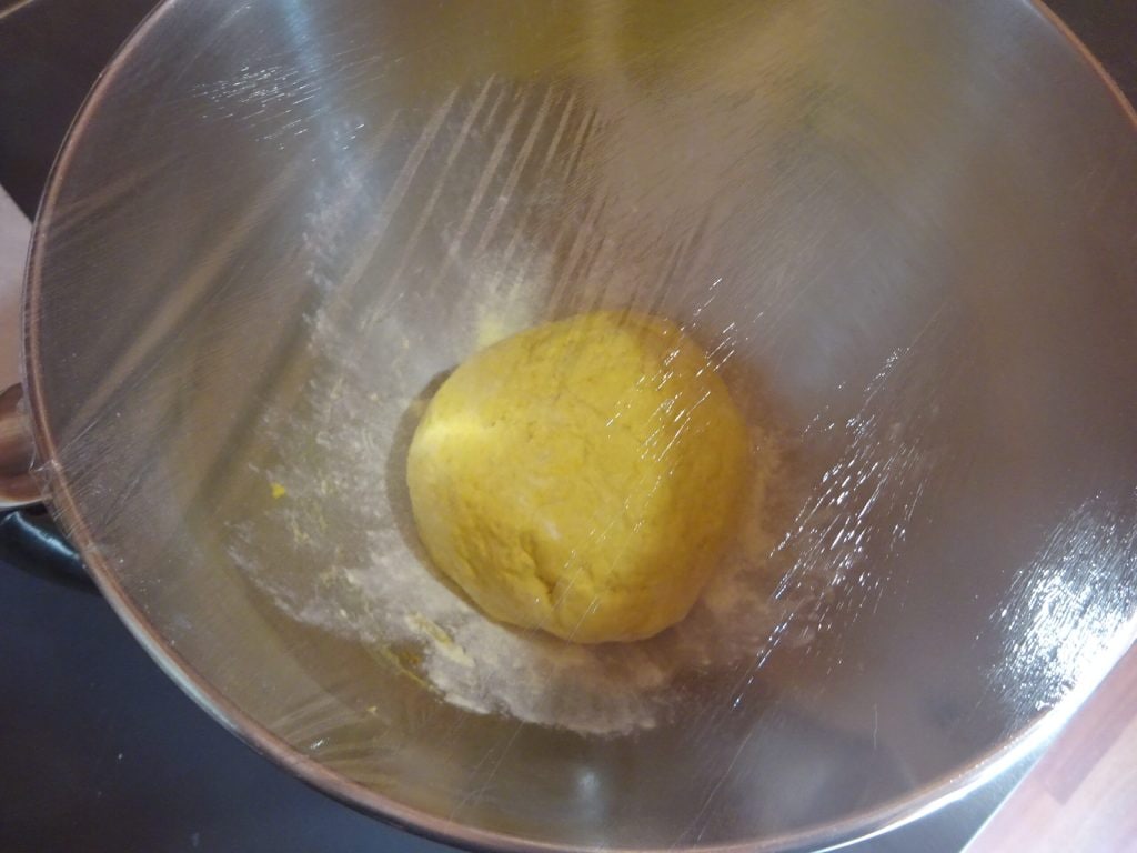 Massa para pizza com açafrão