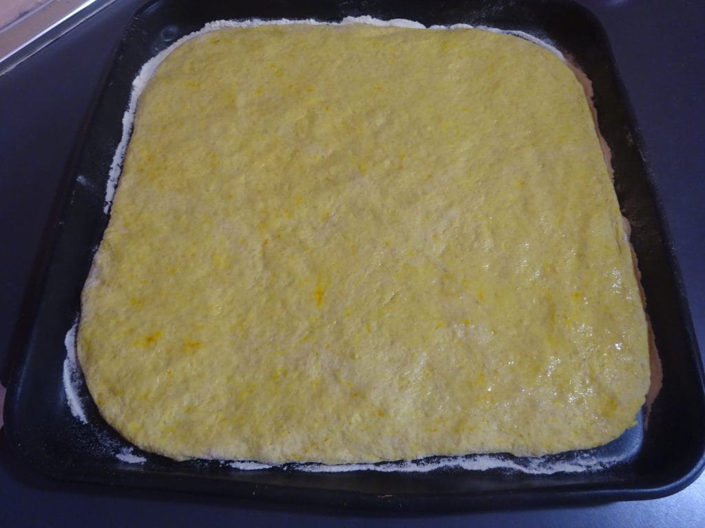 massa para pizza com açafrão