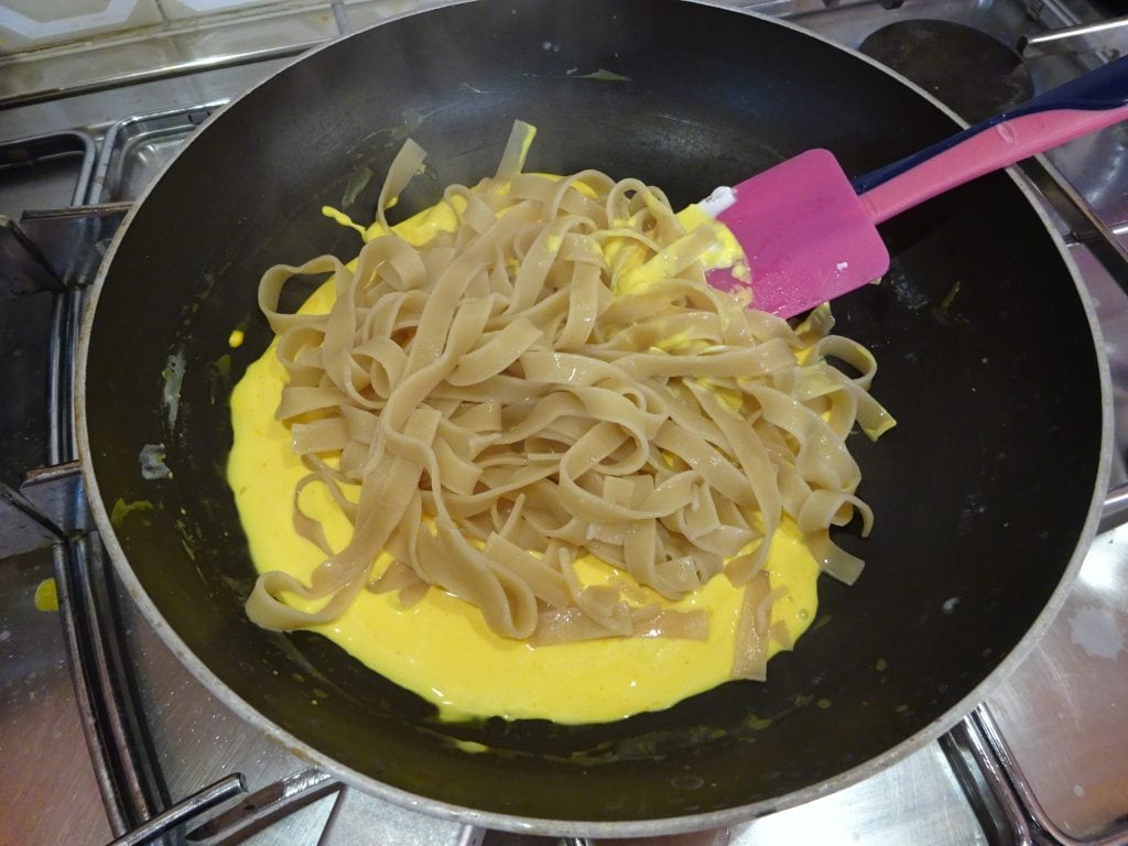 Tagliatelle robiola e açafrão