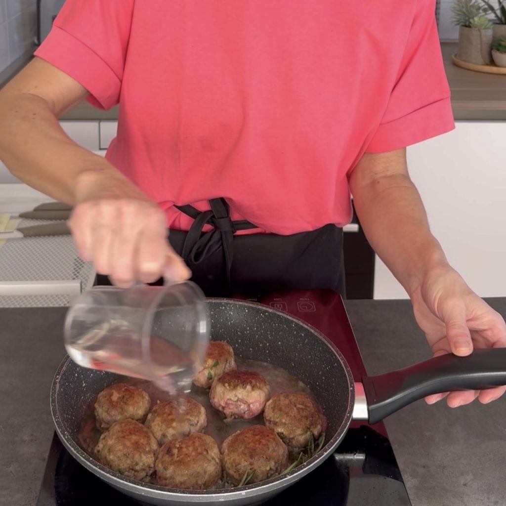 almôndegas ao molho de tomate