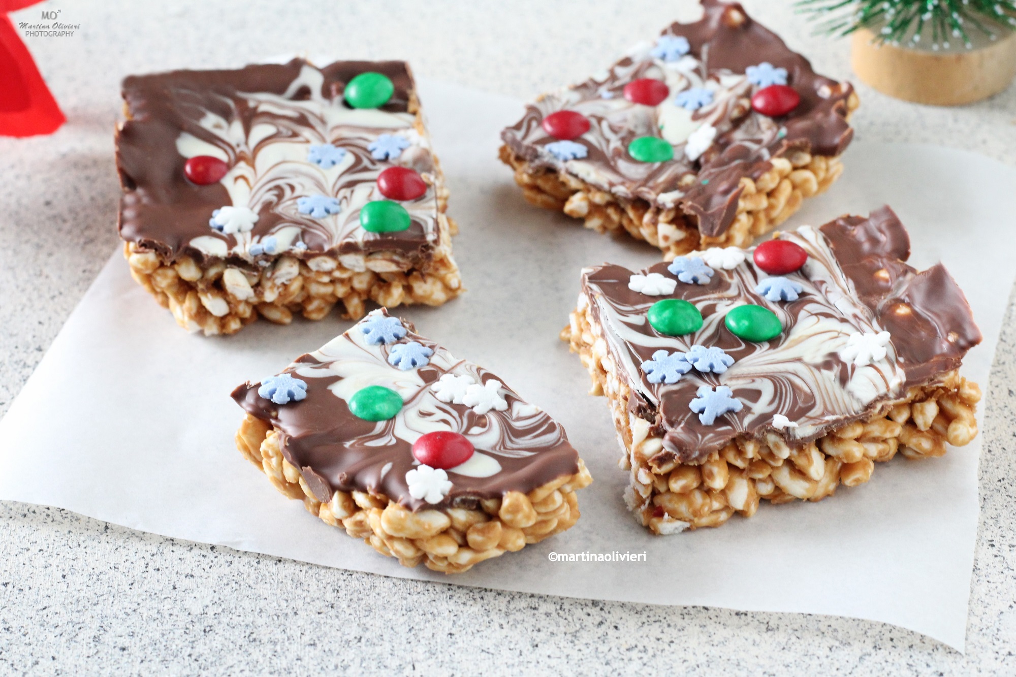 Barras de arroz tufado e chocolate natalinas