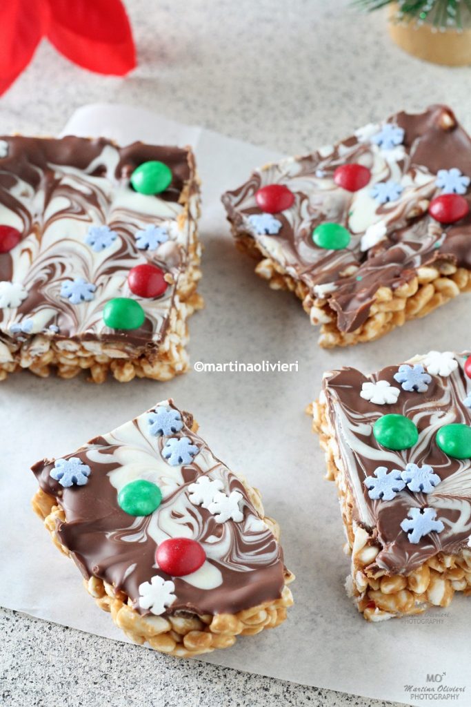 Barras de arroz tufado e chocolate natalinas