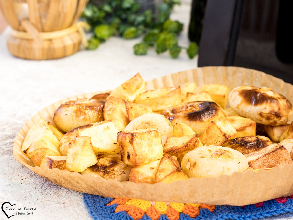 BATATAS E CEBOLAS NA FRITADEIRA A AR