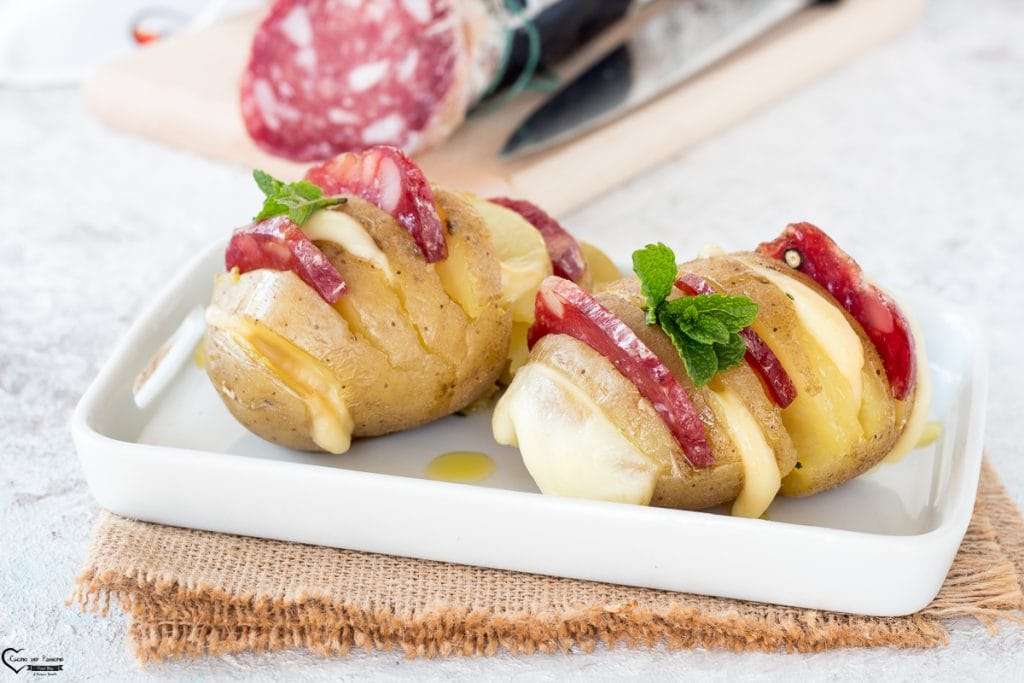 Batatas em acordeão com salame campagnolo Clai