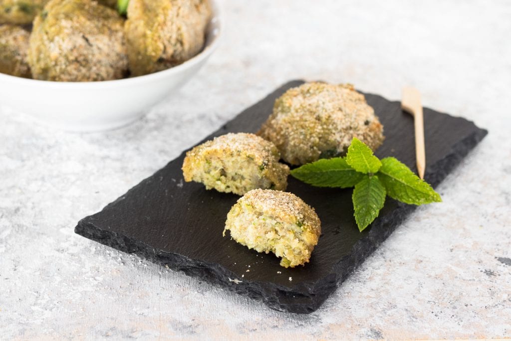 Bolinhos de quinoa e aspargos