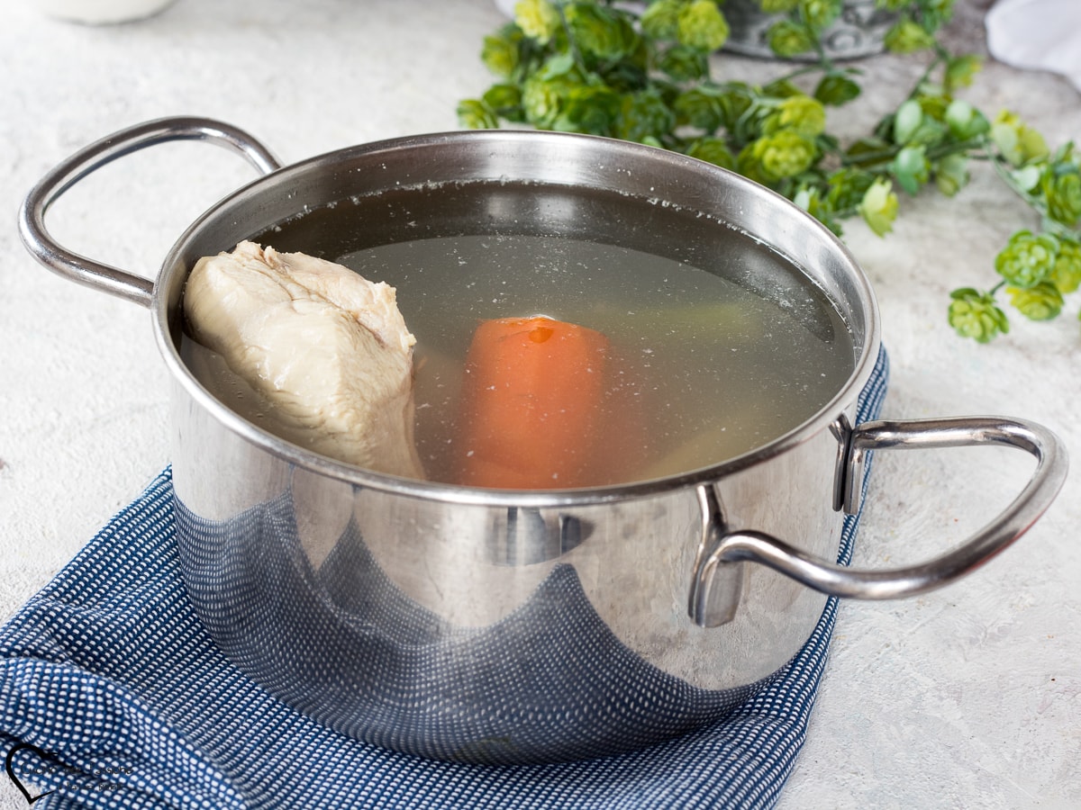 CALDO COM PEITO DE FRANGO