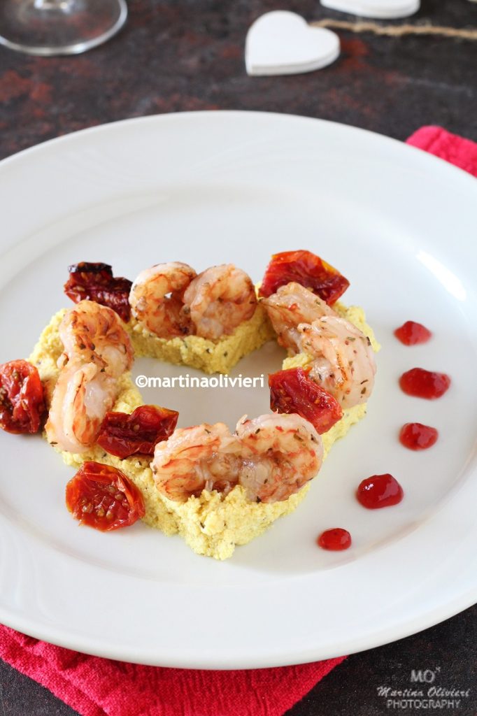 Camarões com geleia de morango e creme de tremoço