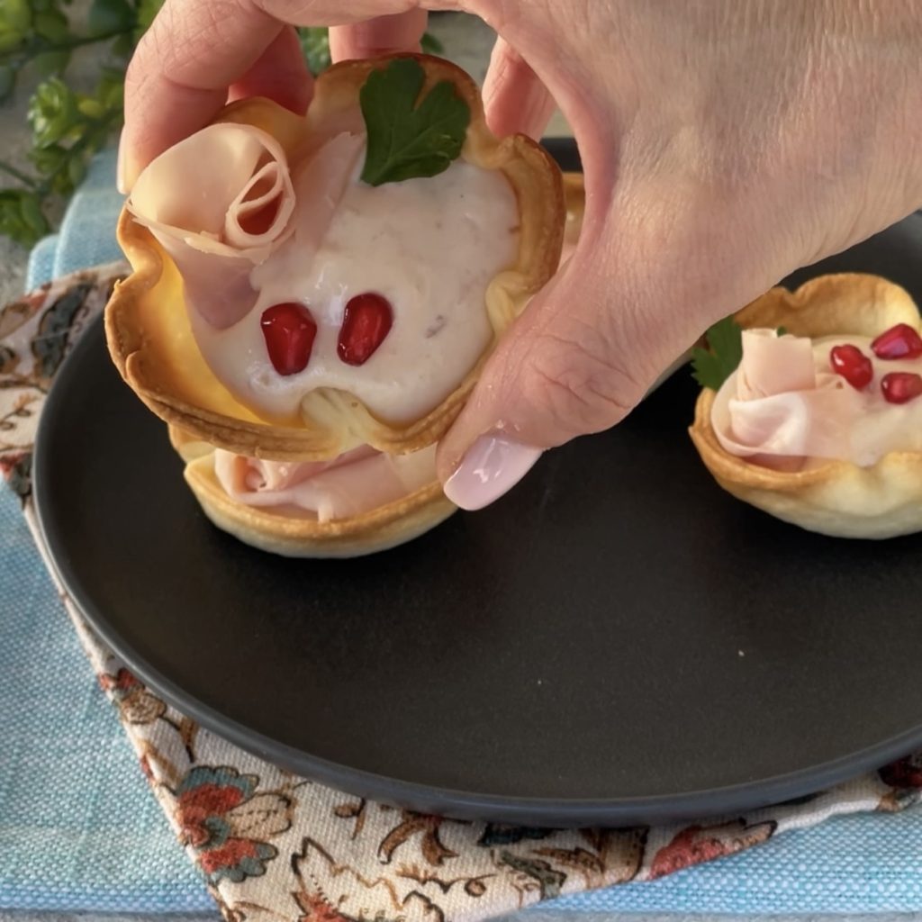 Cestinhos com massa brisee recheados de presunto